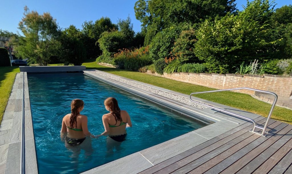 Badevergnügen im Naturpool